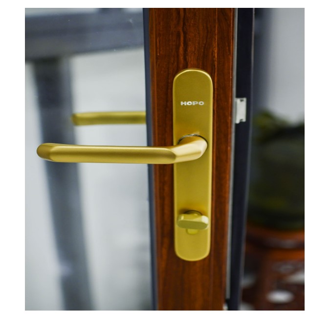 Làm cửa bằng vật liệu nhôm