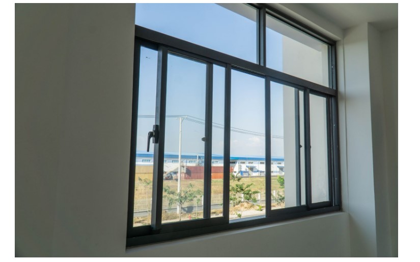 Cửa sổ mở quay đẹp