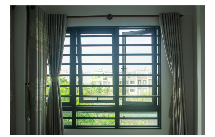Cửa sổ mở quay đẹp
