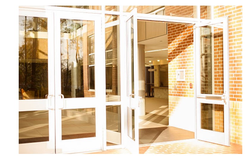 Dòng cửa nhôm màu trắng