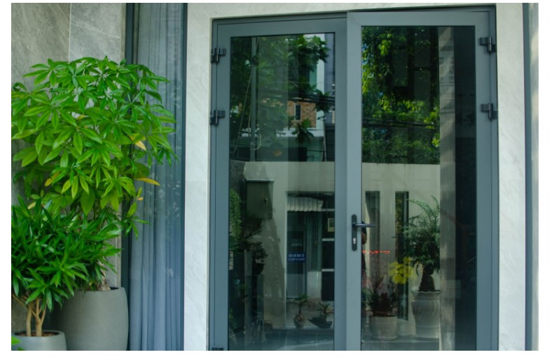 Loại cửa mở quay