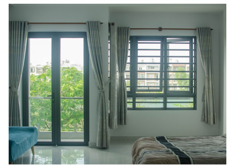 Cửa sổ mở quay đẹp