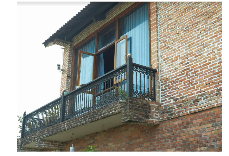 Cửa nhôm vân gỗ 2 cánh