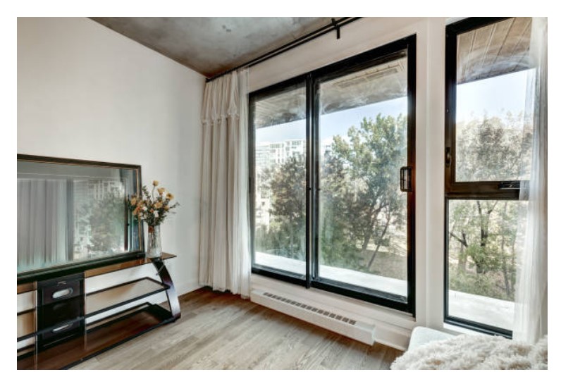 Cửa sổ nhôm vân gỗ