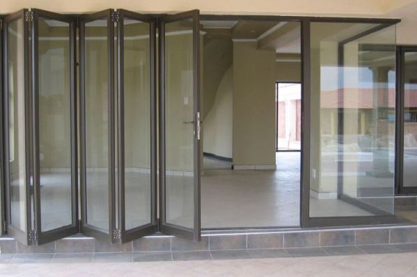 mẫu cửa xếp trượt 7 cánh cao cấp