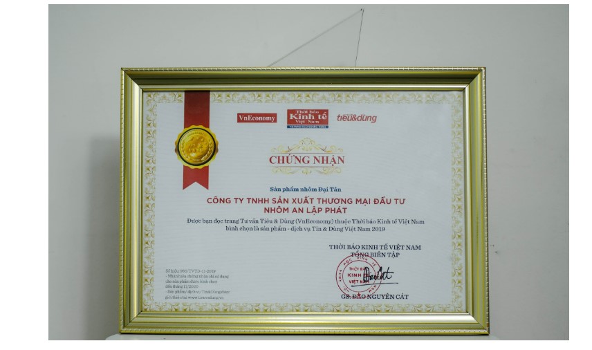 Cửa nhôm Xingfa vân gỗ