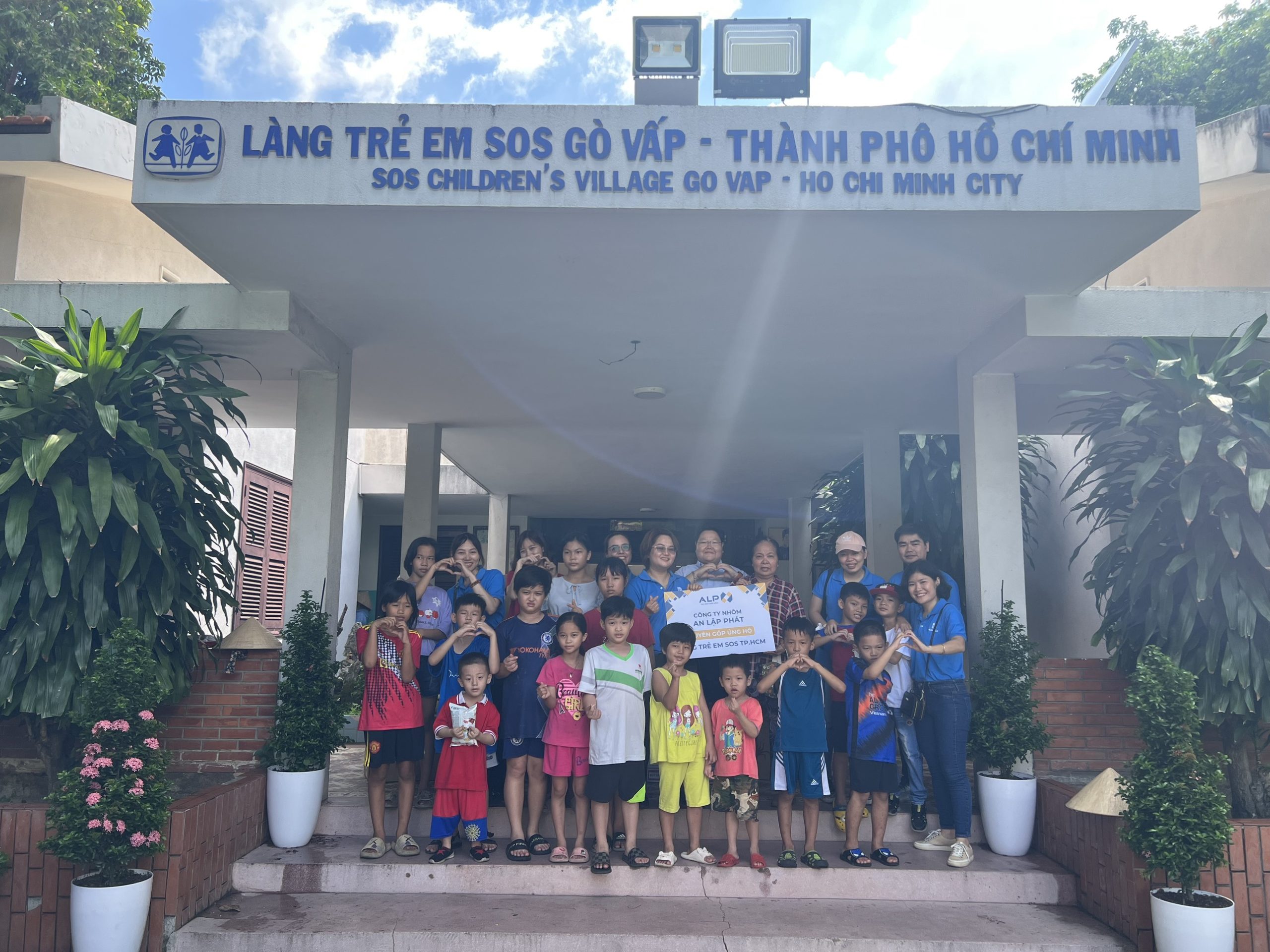 alp-den-tham-tre-em-o-lang-sos