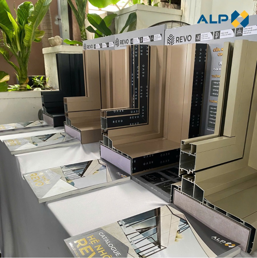 Không gian trưng bày mã màu độc quyền của Revo