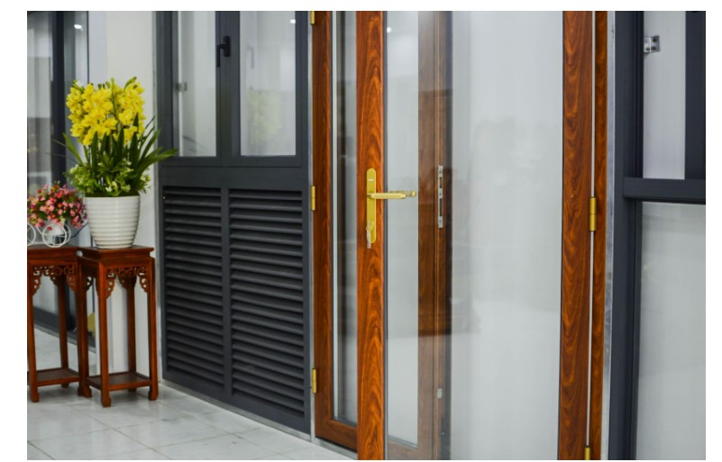 Cửa nhôm vân gỗ