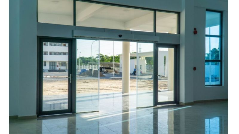 20+ mẫu cửa nhôm văn phòng được ưa chuộng nhất hiện nay