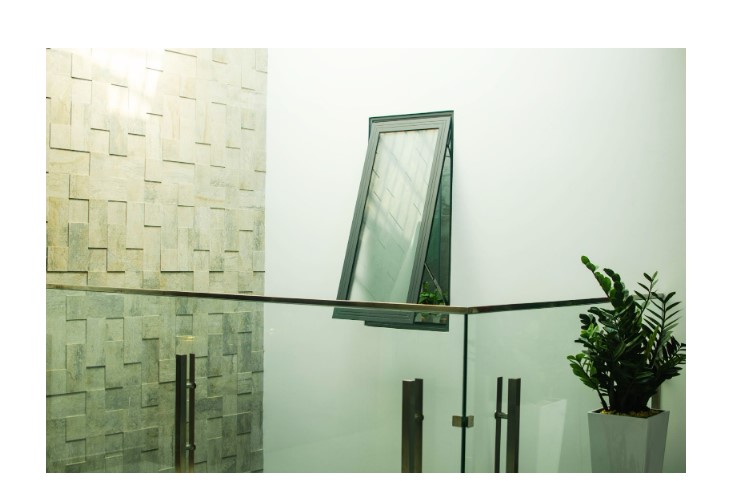 Làm cửa bằng vật liệu nhôm