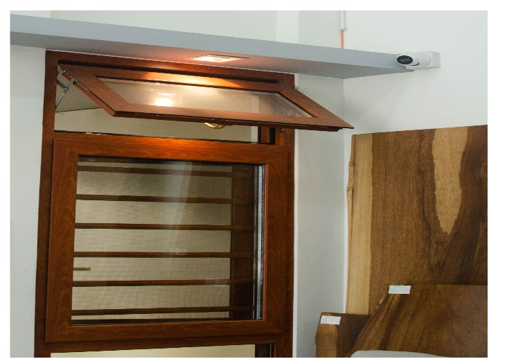 Cửa nhôm vân gỗ