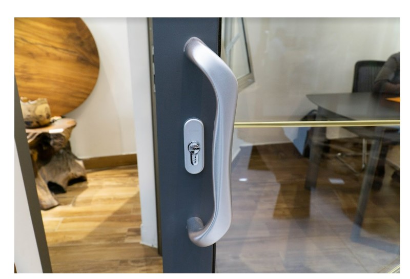 Các loại tay nắm cửa nhôm