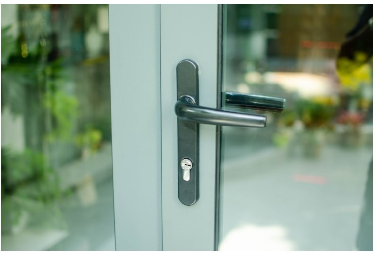 Loại cửa mở quay