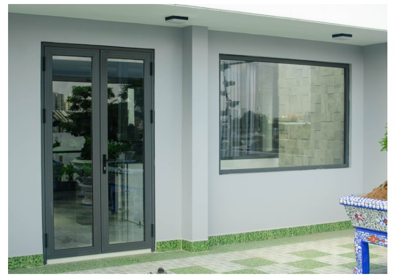 Loại cửa mở quay