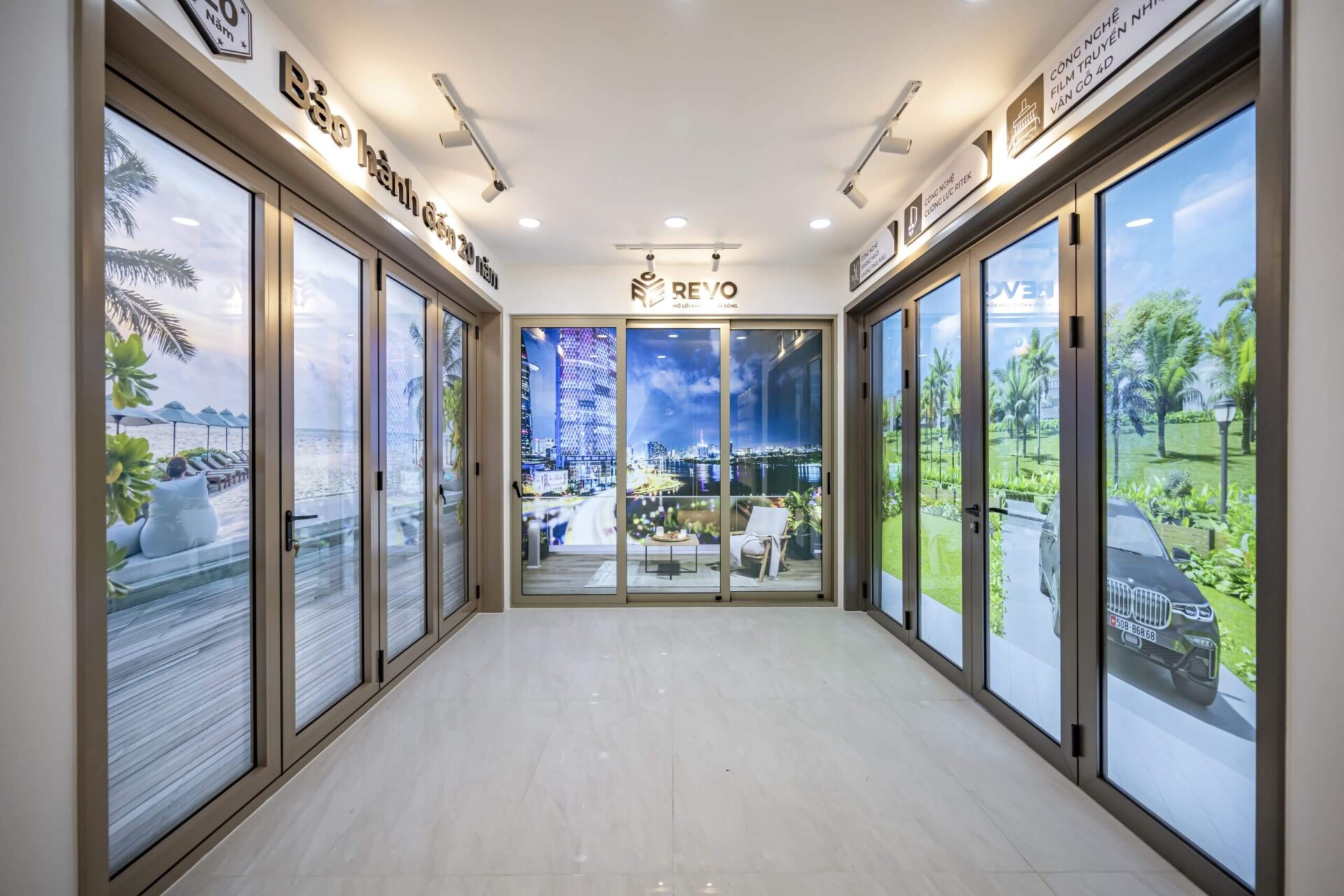 Vì Sao Khách Nên Đến Showroom Trước Khi Chọn Cửa?